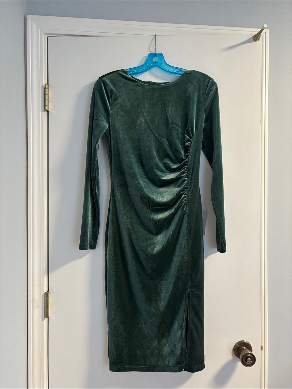 Emerald green velvet dress by Love By Design features a ruched side Small NWT